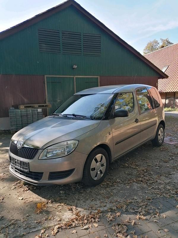 Grau Gebraucht 2010 Skoda Roomster Van / Kleinbus | 2.350 € (Superpreis) - Bild 1/4