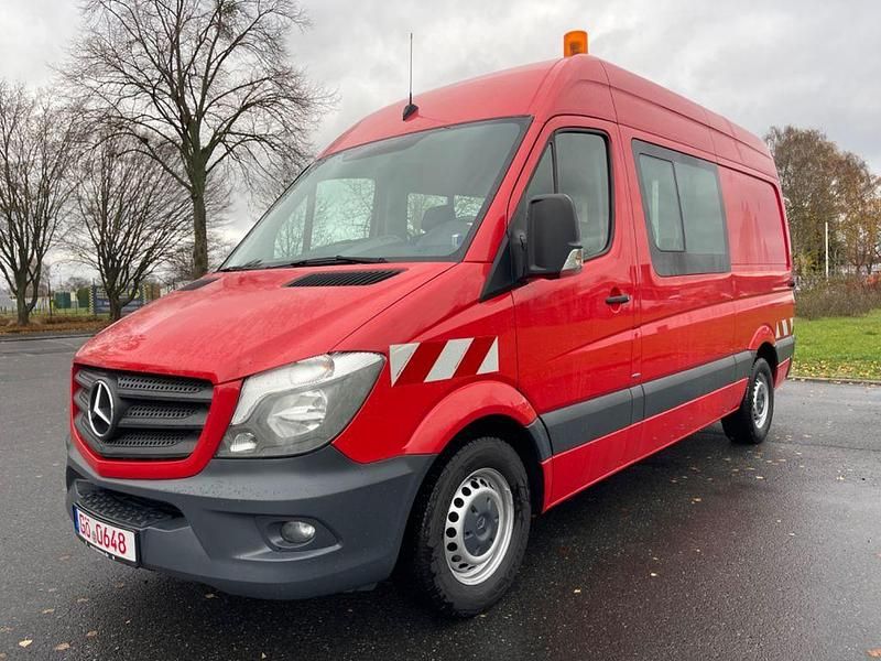 Rot Gebraucht 2016 Mercedes Sprinter Van | 14.490 € (Guter Preis) - Bild 1/4