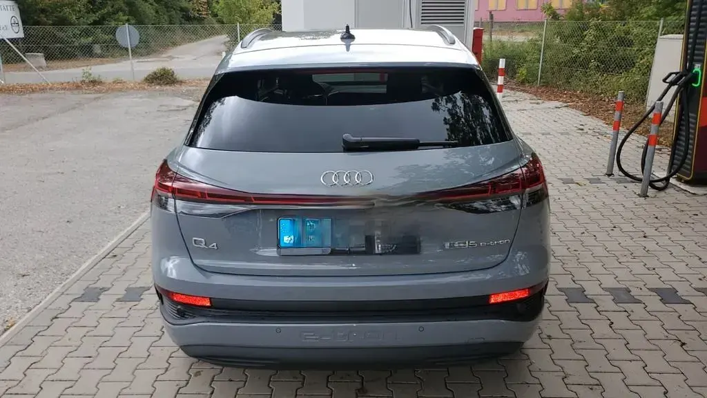 Gebraucht Audi Q4 e-tron Basis 125 kW (170 PS) 2021 Grau SUV