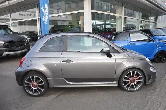 Gebraucht Abarth 595C Turismo 165 PS (121 kW) 2018 Colore esterno (record grau) (metallic) Cabrio