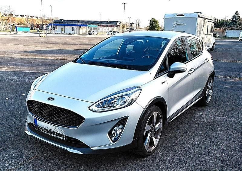 Gebraucht Ford Fiesta Active 101 PS (74 kW) 2019 Silber Kleinwagen