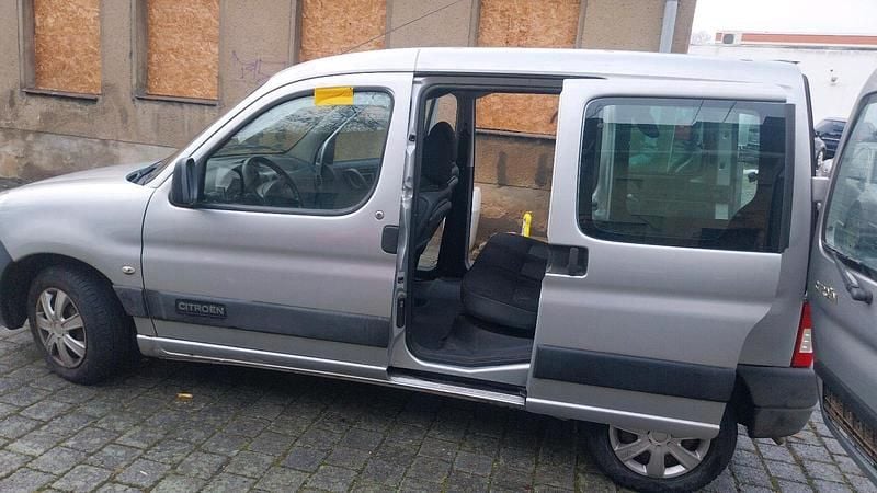 Gebraucht Citroën Berlingo 75 PS (55 kW) 2009 Silber Van / Kleinbus