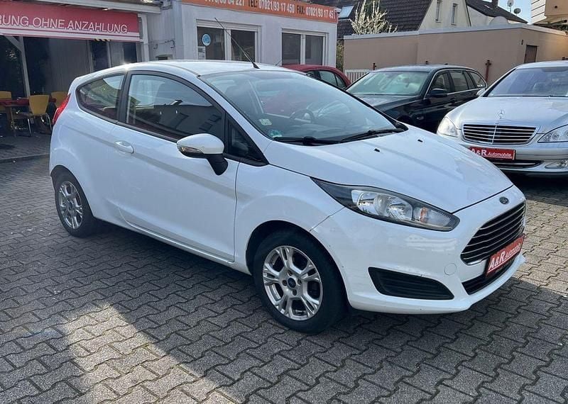 Gebraucht Ford Fiesta SYNC Edition 60 PS (44 kW) 2014 Weiß Kleinwagen