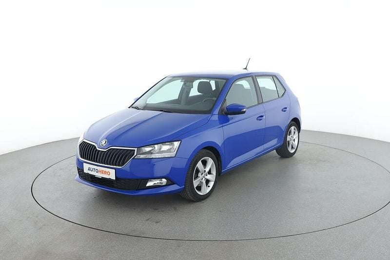 Blau Gebraucht 2021 Skoda Fabia Cool Plus Limousine | 14.320 € (Fairer Preis) - Bild 1/3