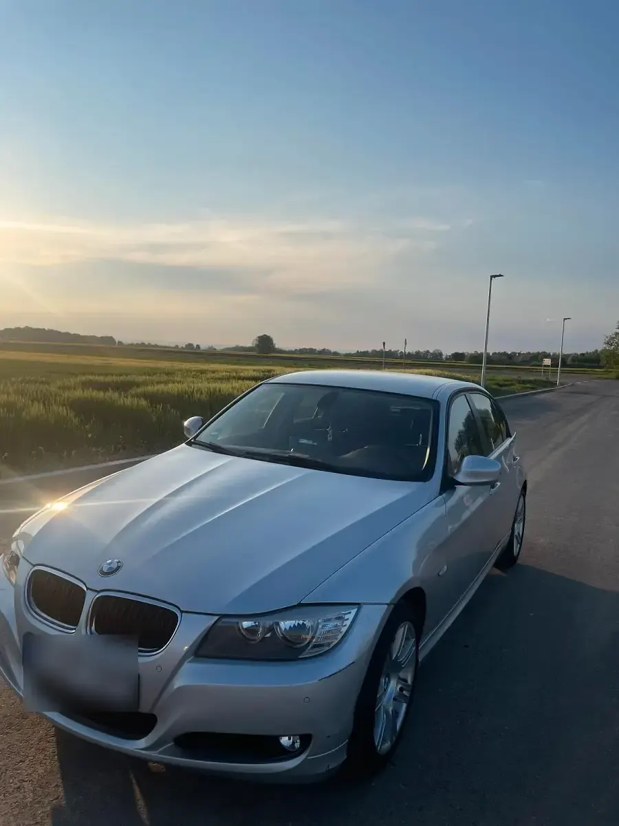 Gebraucht BMW 318 143 PS (105 kW) 2010 Silber Limousine