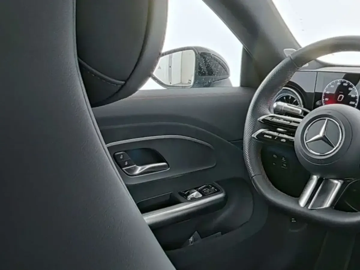 Gebraucht Mercedes CLA 250+ AMG 200 kW (272 PS) 2025 Blau Limousine