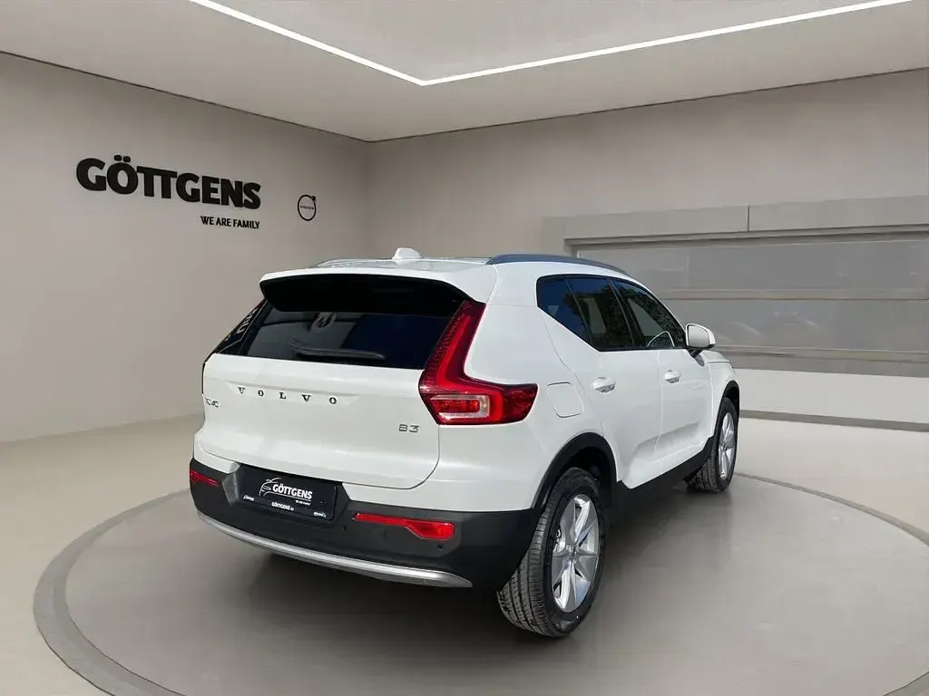 Gebraucht Volvo XC40 Core 163 PS (119 kW) 2026 Weiß SUV