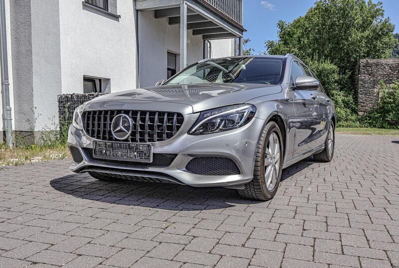 Grau Gebraucht 2015 Mercedes C220 Kombi | 15.650 € (Fairer Preis) - Bild 1/4