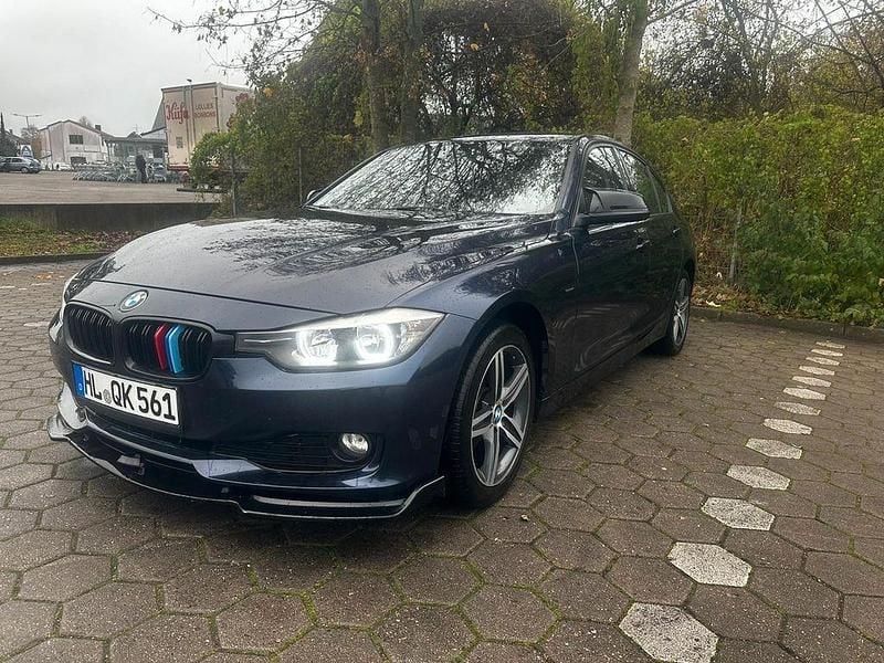 Blau Gebraucht 2015 BMW 316 Limousine | 10.900 € (Fairer Preis) - Bild 1/4
