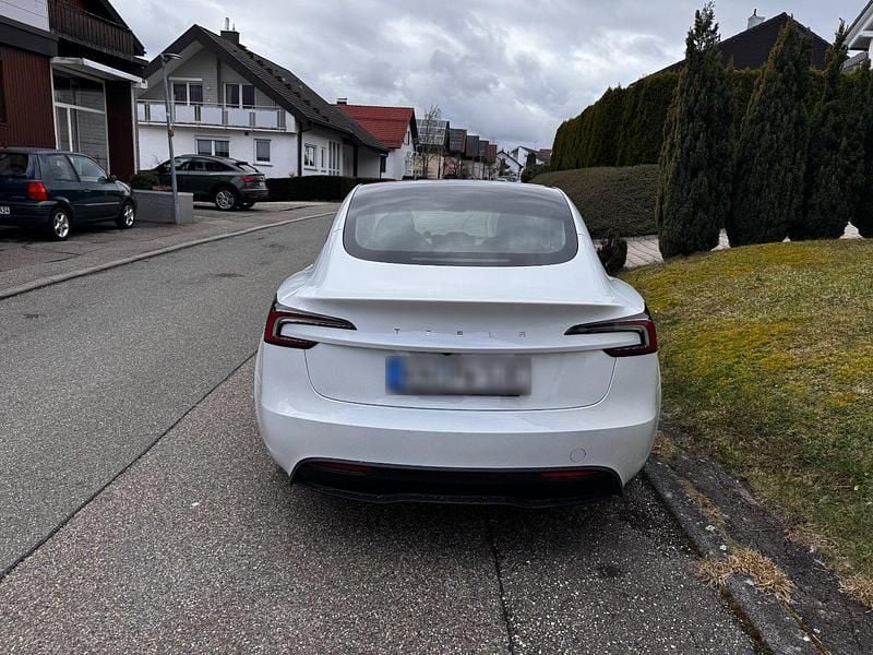 Gebraucht Tesla Model 3 Standard Range 208 kW (283 PS) 2024 Weiß Limousine
