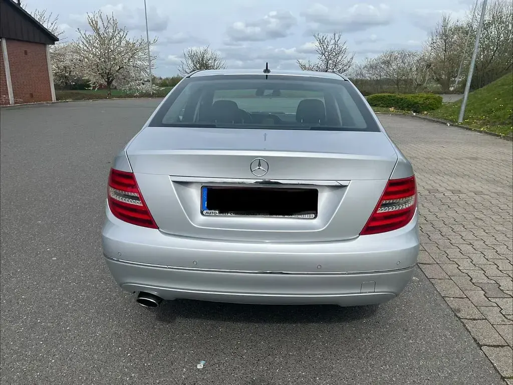 Używany Mercedes C200 184 KM (135 kW) 2011 Srebrny Sedan/Limuzyna