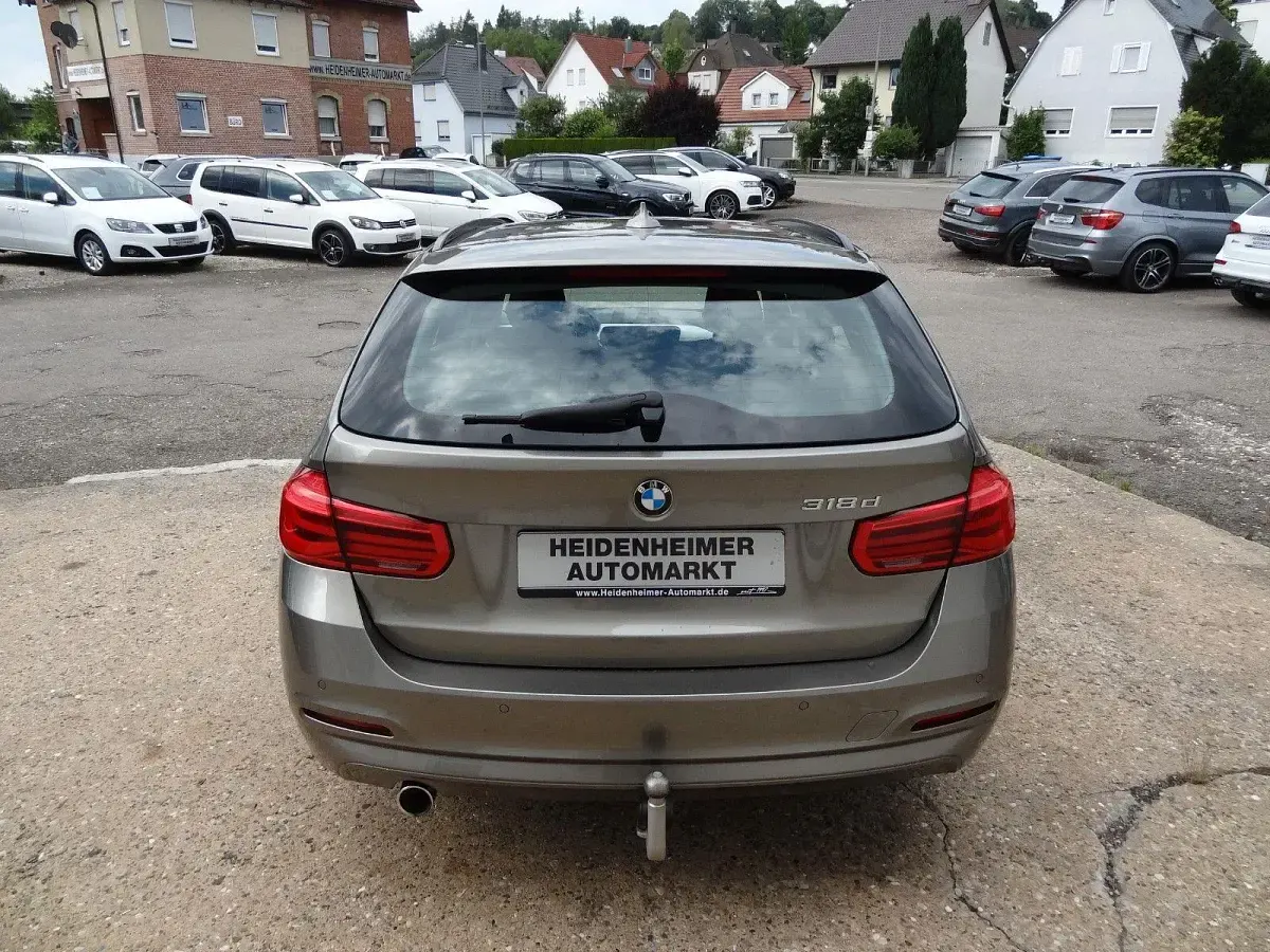 Gebraucht BMW 318 Advantage 150 PS (110 kW) 2018 Silber Kombi