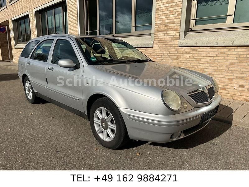 Silber Gebraucht 2004 Lancia Lybra Kombi | 1.950 € - Bild 1/4