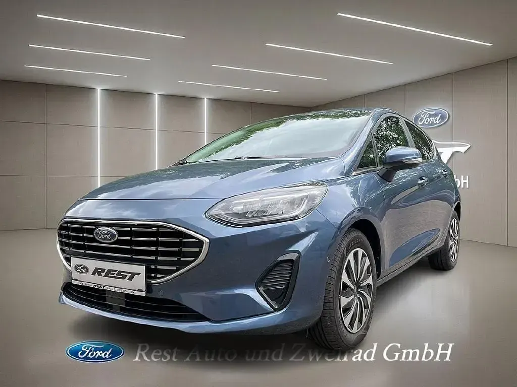 Gebraucht Ford Fiesta Titanium 101 PS (74 kW) 2022 Chromablau metallic (metallic) Kleinwagen