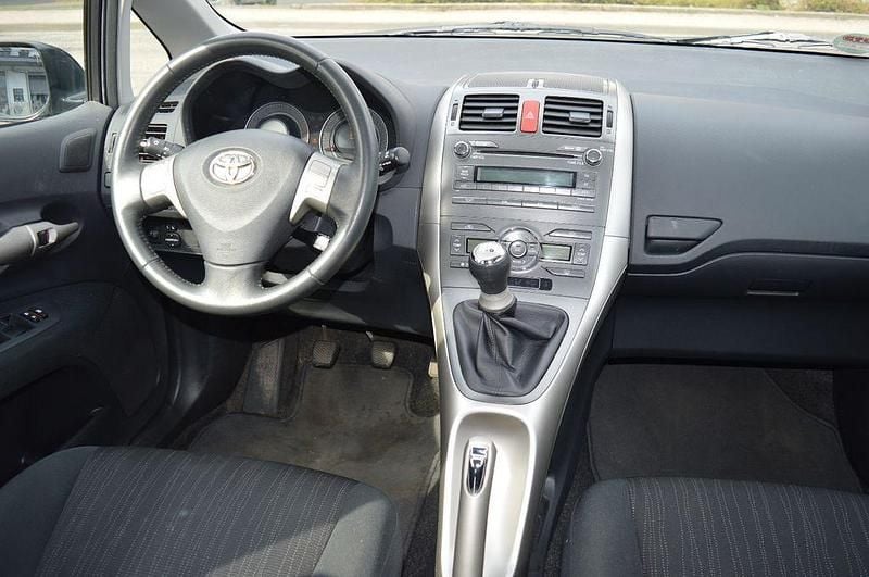 Gebraucht Toyota Auris Sol 124 PS (91 kW) 2007 Grau Kleinwagen