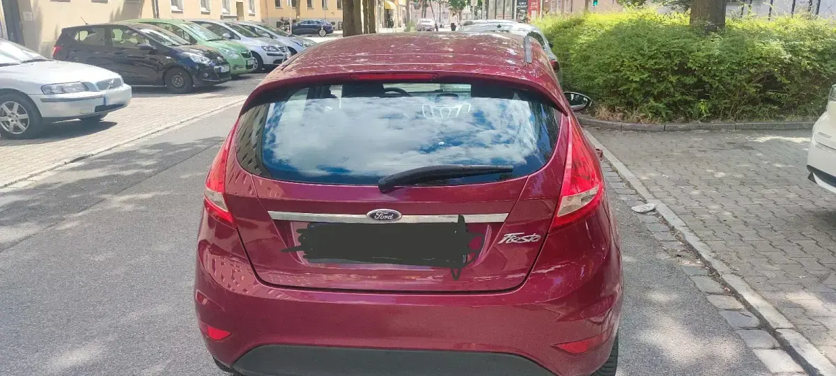 Gebraucht Ford Fiesta Titanium 85 PS (62 kW) 2013 Rot Kleinwagen