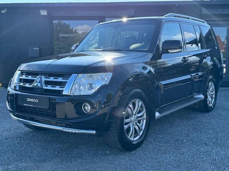 Schwarz Gebraucht 2013 Mitsubishi Pajero Instyle SUV | 13.980 € (Guter Preis) - Bild 1/4