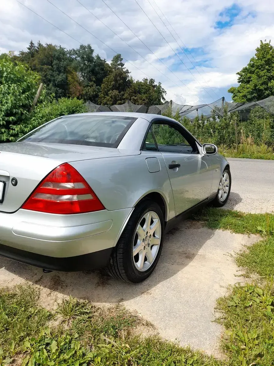 Gebraucht Mercedes SLK230 193 PS (141 kW) 1997 Silber Cabrio