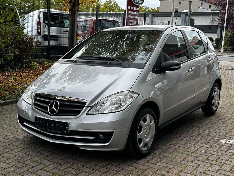Gebraucht Mercedes A160 95 PS (69 kW) 2011 Polarsilber Kleinwagen