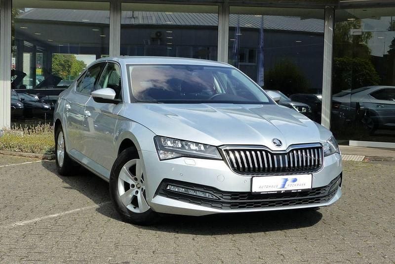 Brilliantsilber metallic Gebraucht 2020 Skoda Superb Limousine | 21.790 € (Guter Preis) - Bild 1/4