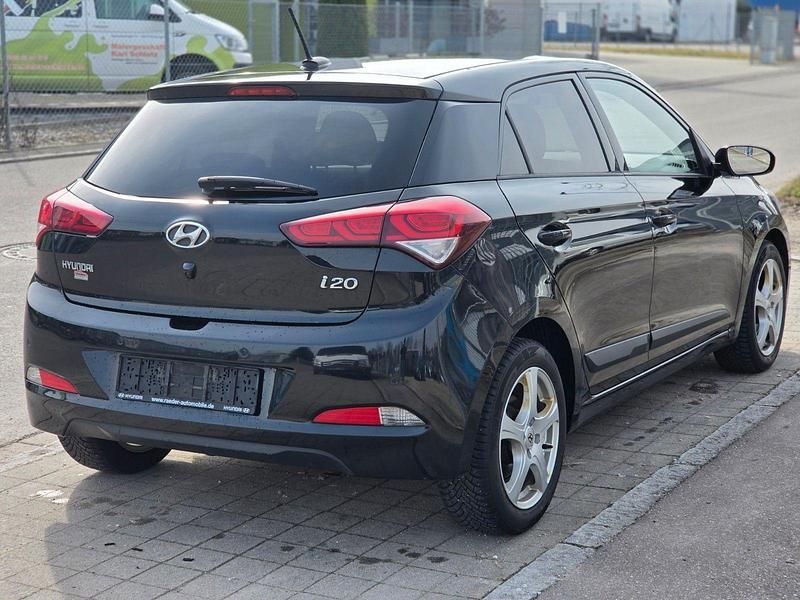 Gebraucht Hyundai i20 Passion 101 PS (74 kW) 2017 Schwarz Kleinwagen