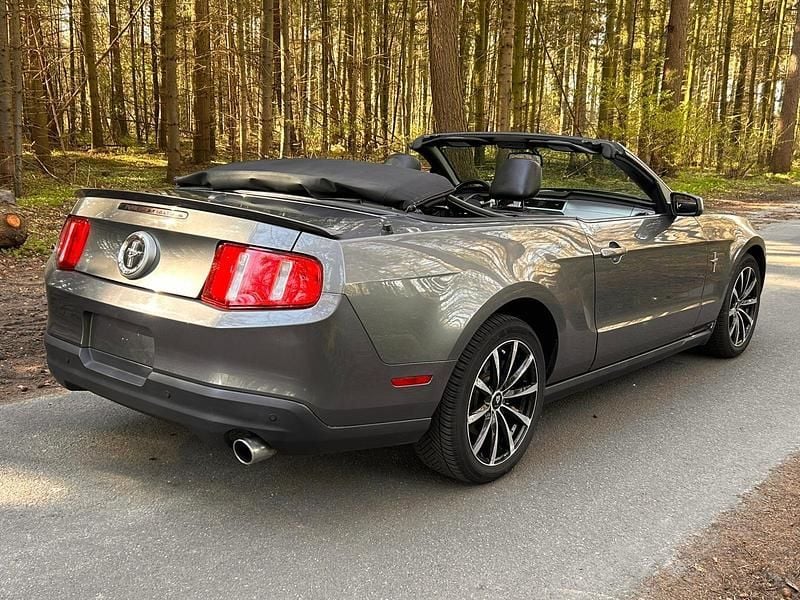Gebraucht Ford Mustang 210 PS (154 kW) 2010 Grau Cabrio