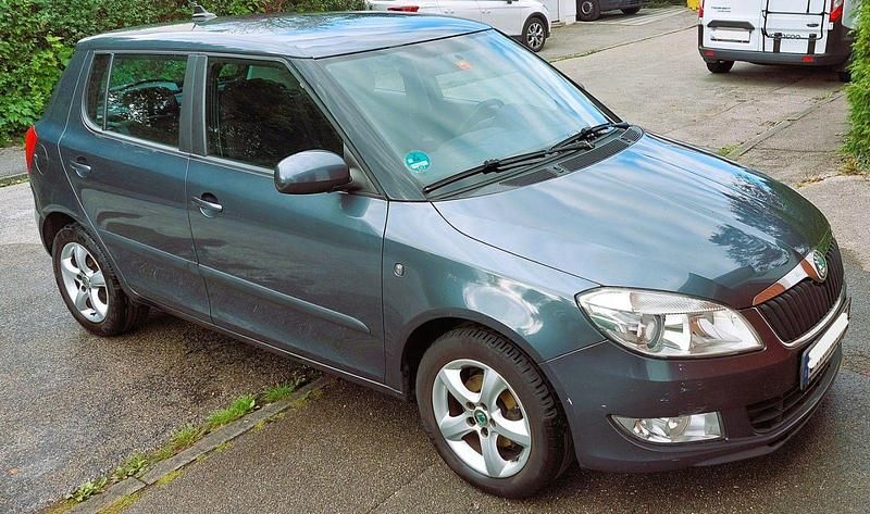 Grau Gebraucht 2010 Skoda Fabia Ambition Kleinwagen | 2.000 € (Guter Preis) - Bild 1/4