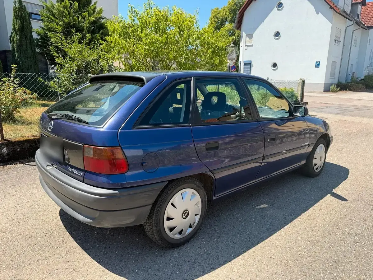 Gebraucht Opel Astra 70 PS (51 kW) 1995 Violet Limousine