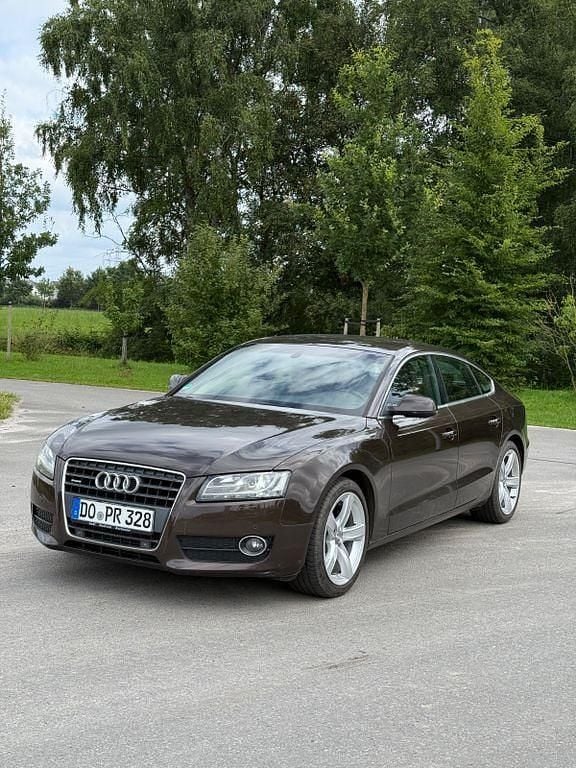 Braun Gebraucht 2010 Audi A5 Sportback Sport Kleinwagen | 13.400 € (Etwas zu teuer) - Bild 1/4