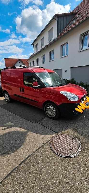 Rot Gebraucht 2013 Fiat Doblò Van / Kleinbus | 6.000 € (Etwas zu teuer) - Bild 1/4