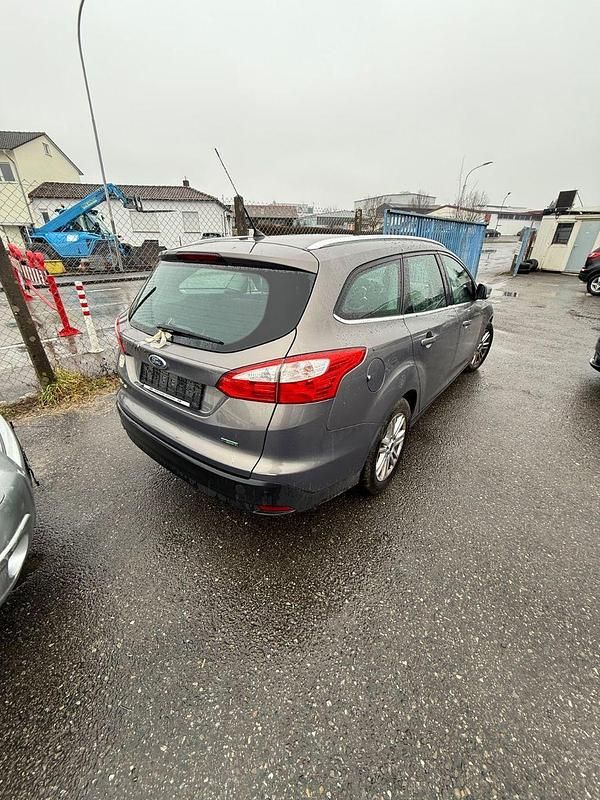 Gebraucht Ford Focus Titanium 125 PS (91 kW) 2014 Braun Kombi