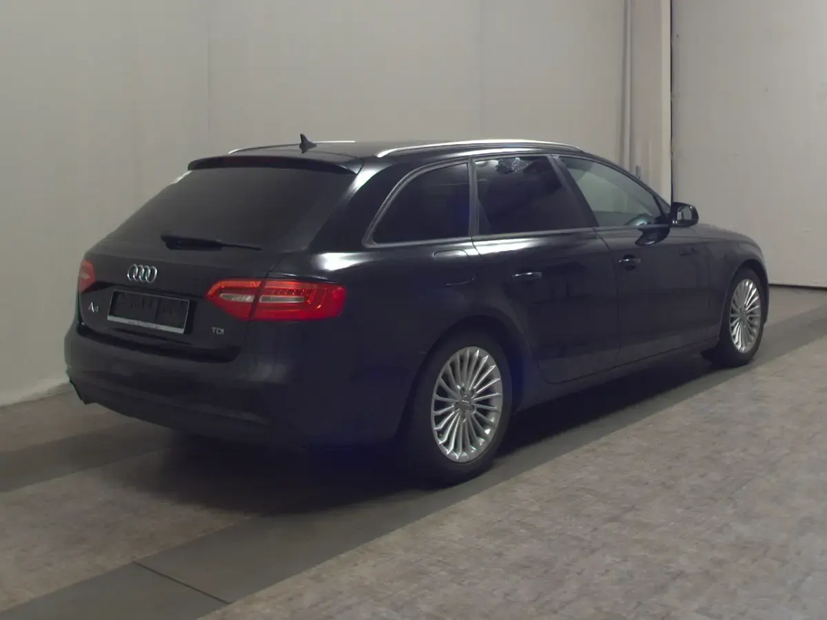 Gebraucht Audi A4 Ambition 150 PS (110 kW) 2015 Mythosschwarz metallic Kombi