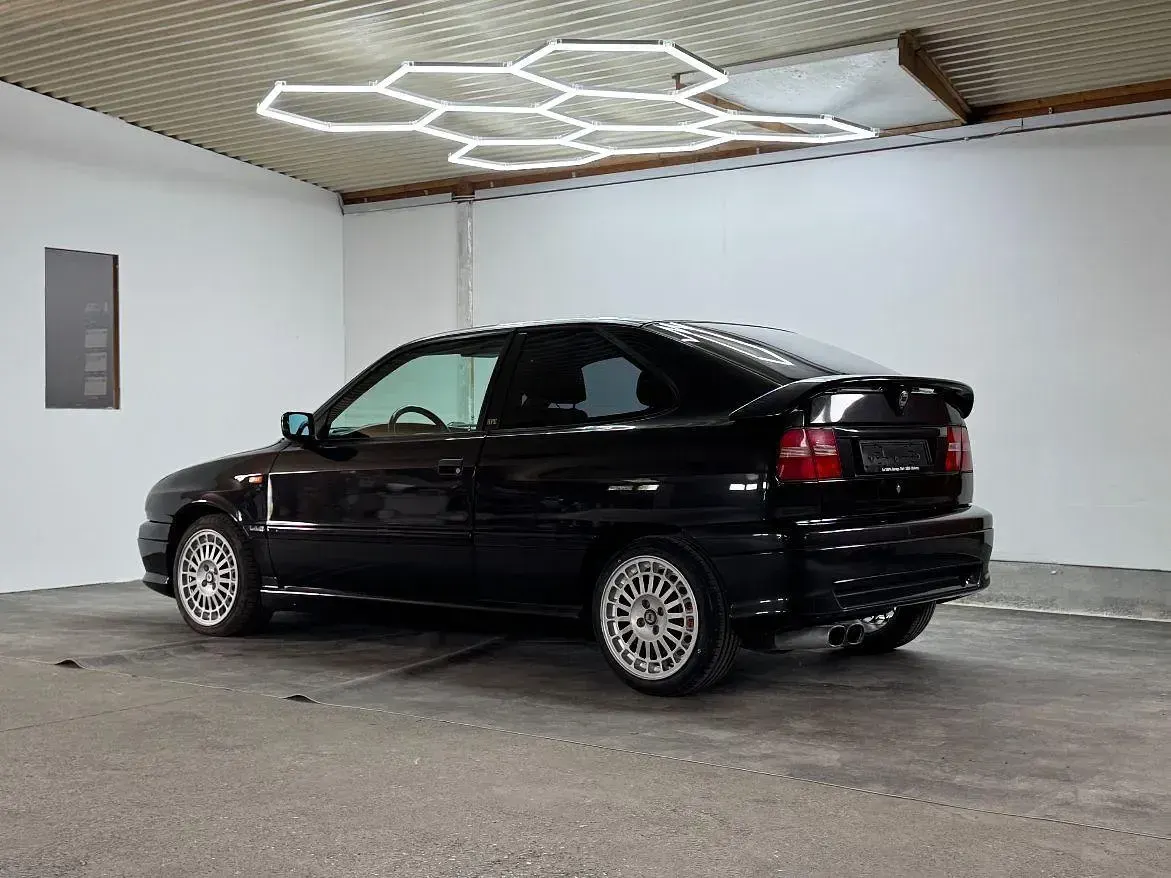 Second-hand Lancia Delta 193 CP (141 kW) 1998 Negru Hatchback