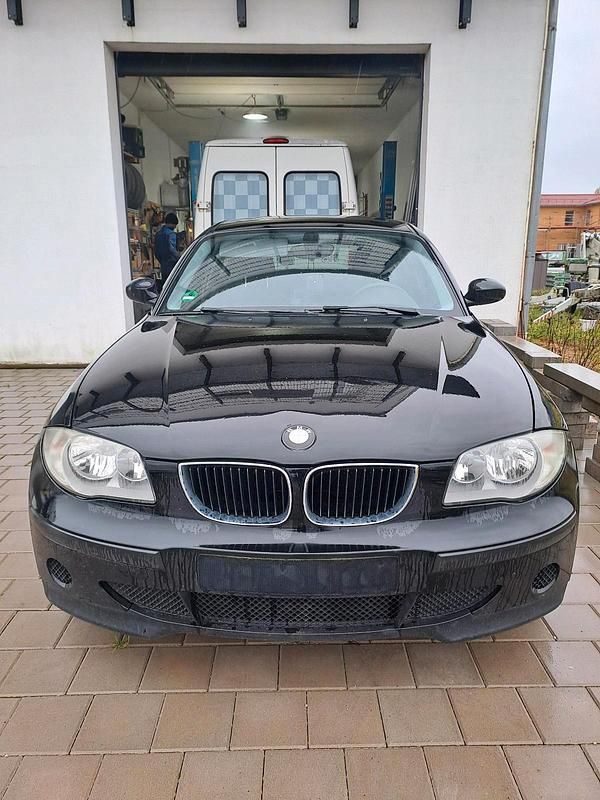 Gebraucht BMW 116 116 PS (85 kW) 2004 Schwarz Kleinwagen