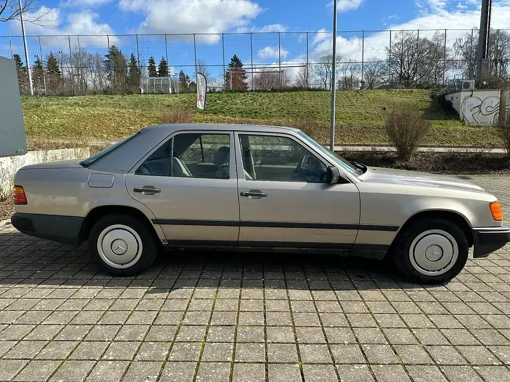 Gebraucht Mercedes E300 179 PS (131 kW) 1987 Limousine
