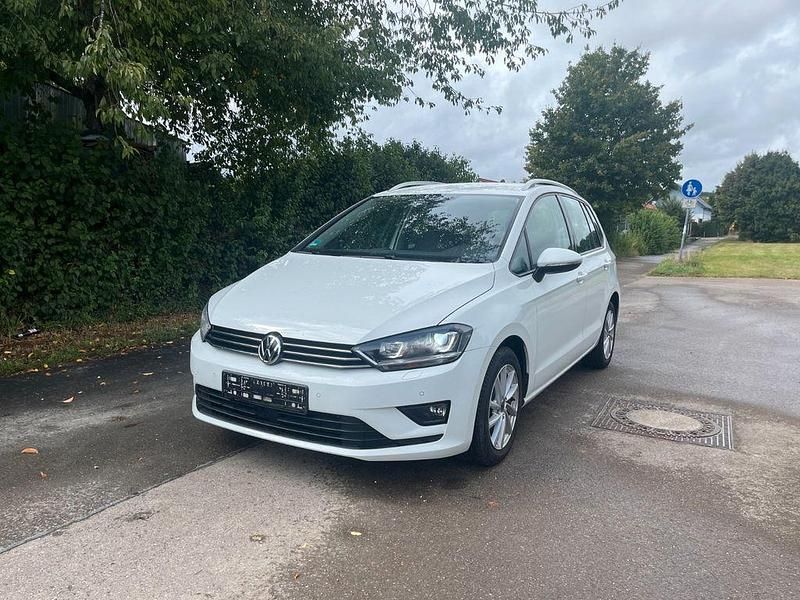 Weiß Gebraucht 2017 VW Golf Sportsvan Comfortline Van / Kleinbus | 11.200 € (Guter Preis) - Bild 1/4