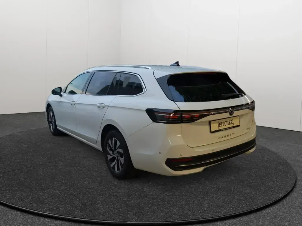 Gebraucht VW Passat Business 150 PS (110 kW) 2024 Weiss Kombi