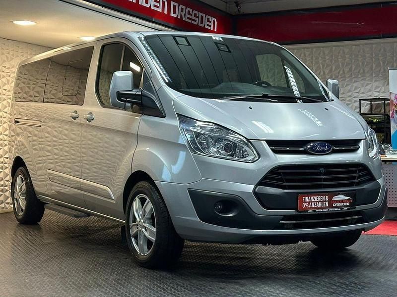 Gebraucht Ford Tourneo Titanium 170 PS (125 kW) 2018 Silber Van / Kleinbus