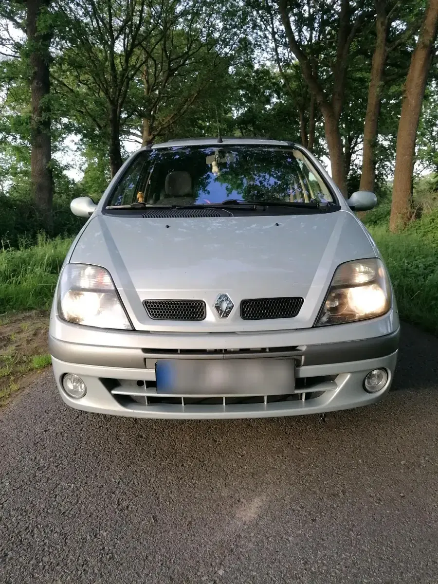 Gebraucht Renault Scénic 110 PS (80 kW) 2002 Silber Van / Kleinbus