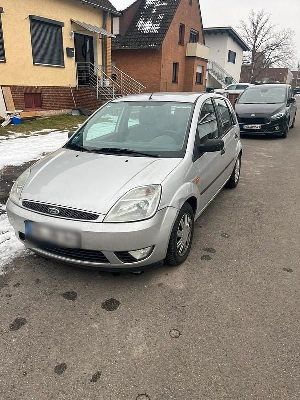 Silber Gebraucht 2002 Ford Fiesta Kleinwagen | 990 € (Guter Preis) - Bild 1/3
