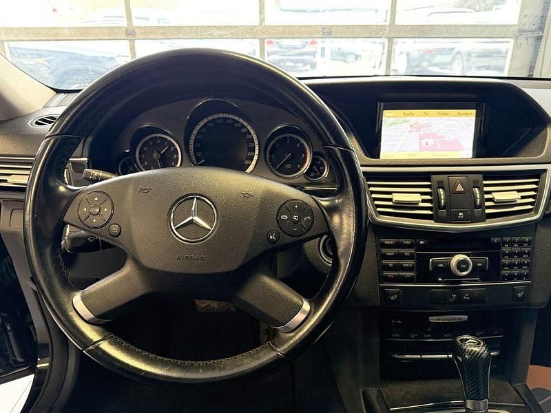 Gebraucht Mercedes E250 204 PS (150 kW) 2009 Schwarz Limousine