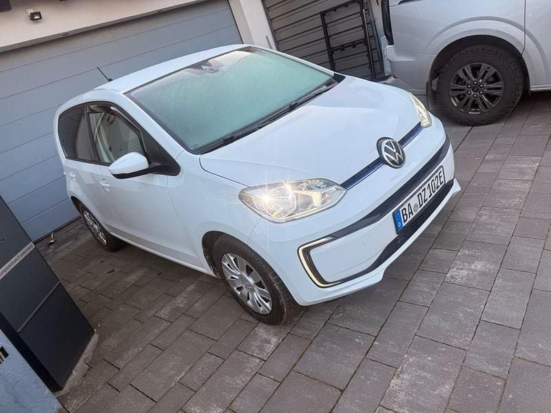 Weiß Gebraucht 2021 VW e-up! Kleinwagen | 12.850 € (Fairer Preis) - Bild 1/4