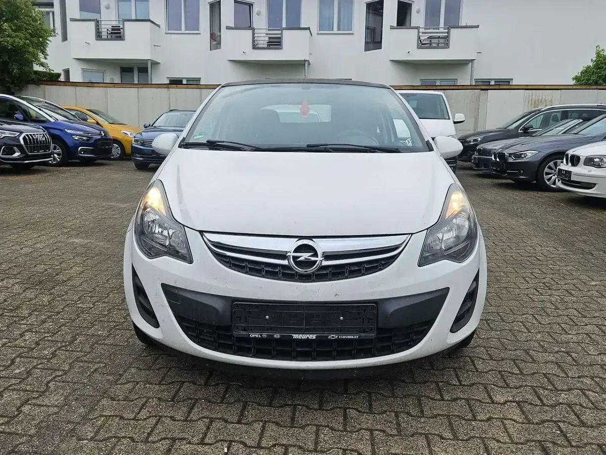 Gebraucht Opel Corsa Selection 69 PS (50 kW) 2014 Casabl/arctic/eisweiss/kaolin Kleinwagen