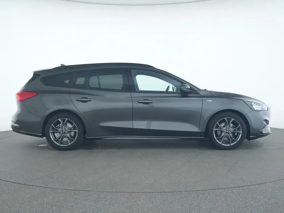 Gebraucht Ford Focus ST-Line 125 PS (91 kW) 2021 Magnetic grau Limousine