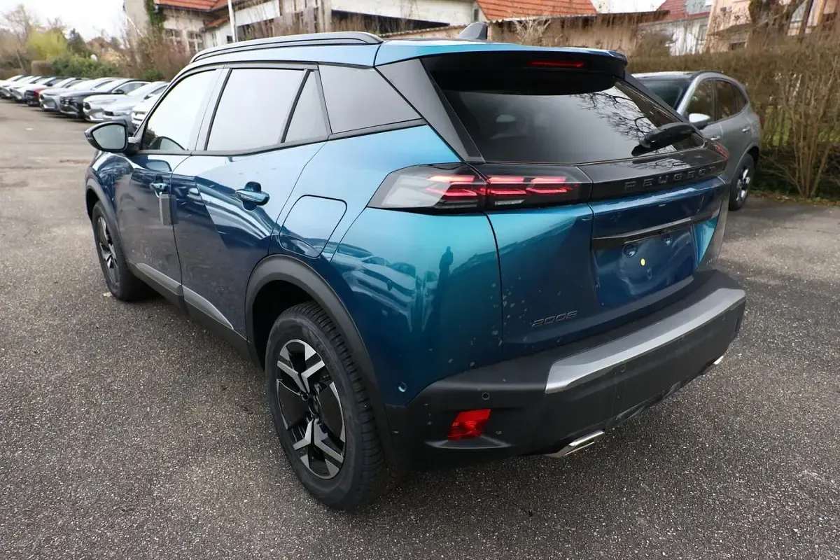Neu Peugeot 2008 Allure 145 PS (106 kW) 2026 Obsession blau metallic SUV