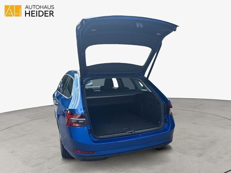 Gebraucht Skoda Superb Style 150 PS (110 kW) 2024 Raceblau metallic met. Kombi
