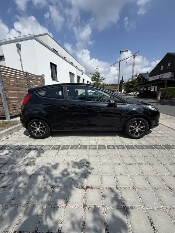 Gebraucht Ford Fiesta 82 PS (60 kW) 2015 Schwarz Kleinwagen