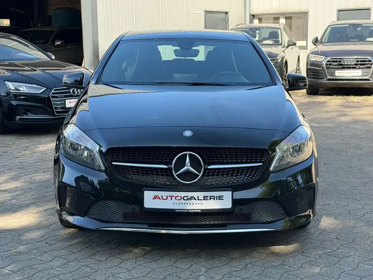 Gebraucht Mercedes A180 122 PS (89 kW) 2016 Kosmosschwarz  metalliclack Kleinwagen
