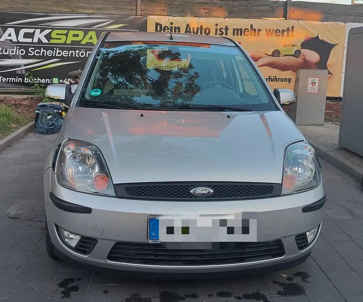 Gebraucht Ford Fiesta 80 PS (58 kW) 2005 Silber Kleinwagen