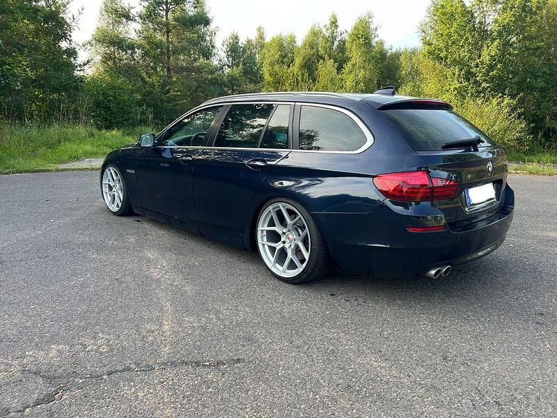 Gebraucht BMW 530 Performance 258 PS (189 kW) 2015 Blau Kombi